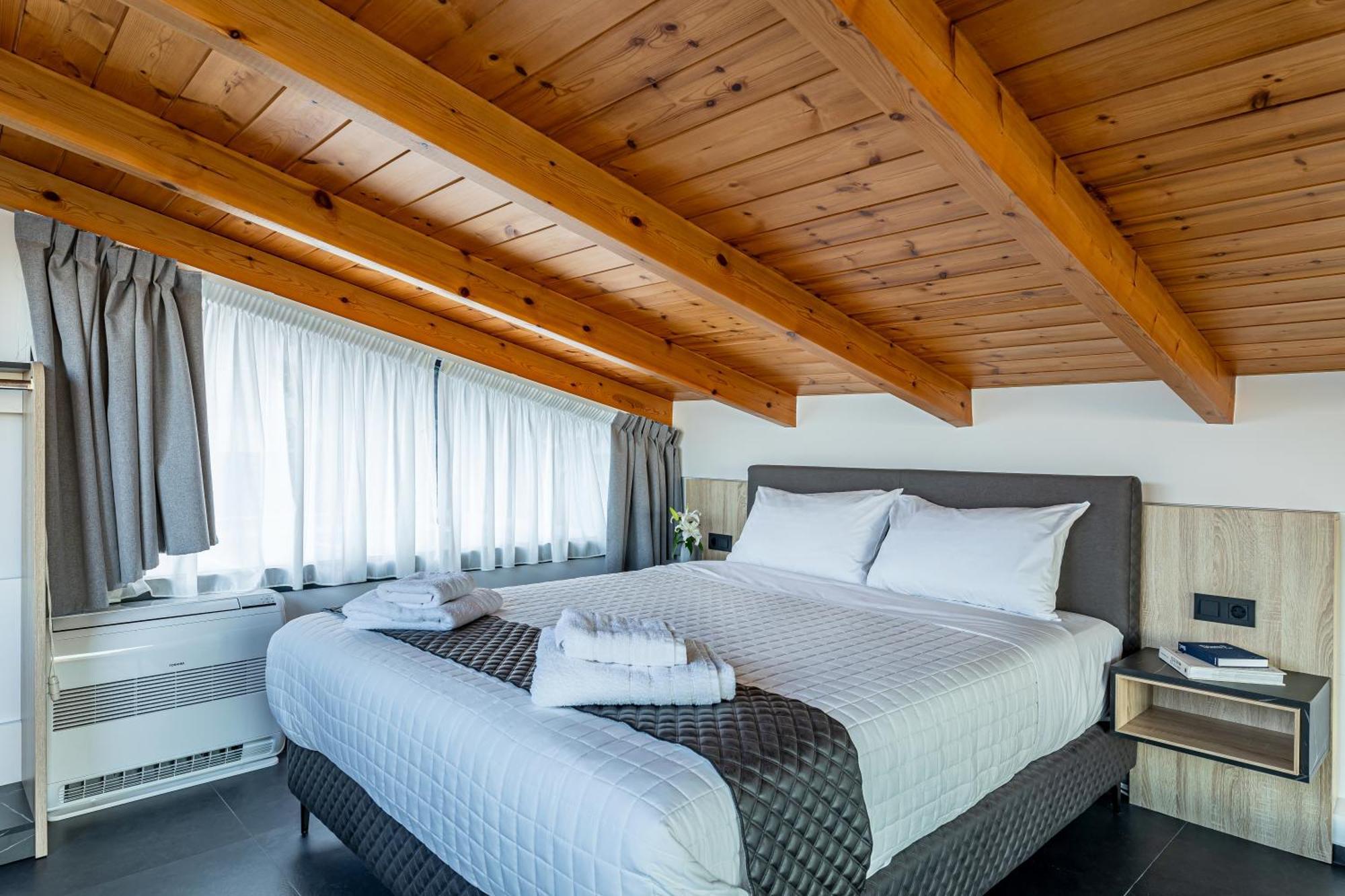 City Hill Luxury Apartments Ioannina Bagian luar foto